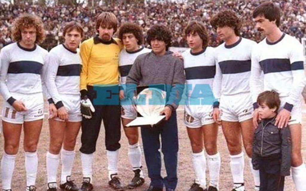 Diego y Gimnasia, partidos, amistosos y visitas al Bosque