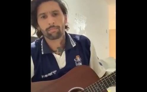 "Pata" Castro, le dedicó una canción a Maradona por su llegada al Lobo