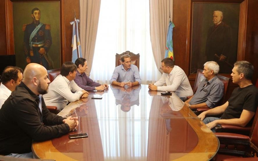 Ofrecen un bono de $3.000 a los empleados municipales y analizan ajuste por inflación