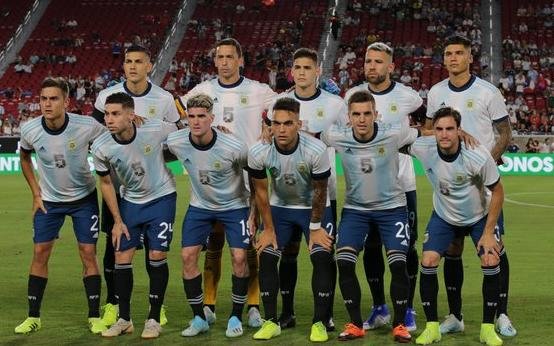 Un homenaje a José Luis Brown le puso la cuota de emoción al amistoso de Argentina-Chile