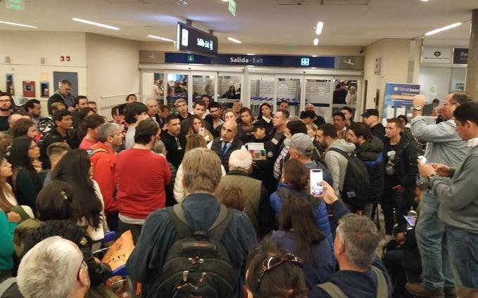 Vuelos con demoras de dos horas en Ezeiza por medida de fuerza del personal aeronáutico