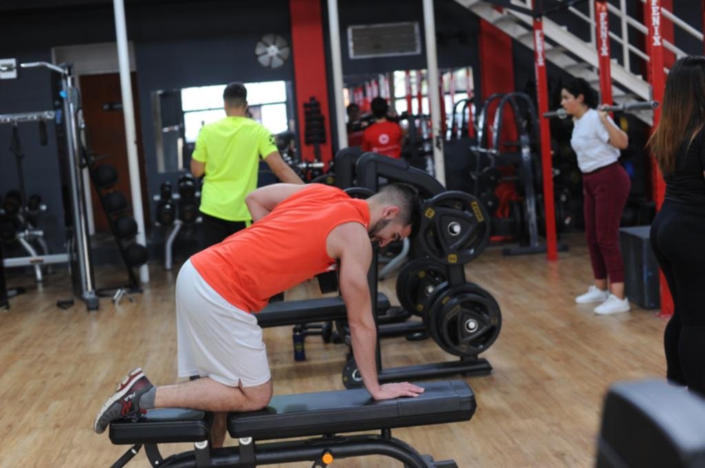 Con el verano como horizonte, el “público golondrina” ya copa los gimnasios de la Ciudad