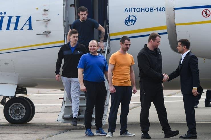 Rusia y Ucrania hacen el primer intercambio de prisioneros desde 2014