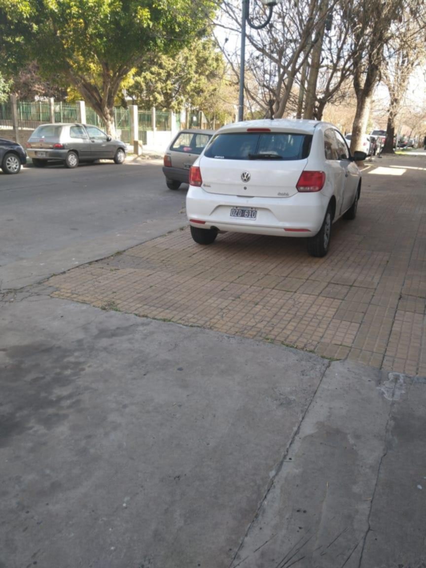 El “todo vale” cotidiano del mal estacionamiento