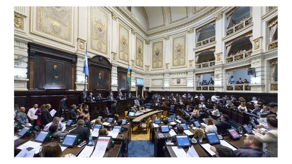 La mitad de los diputados ahorra en dólares y la devaluación los favorece