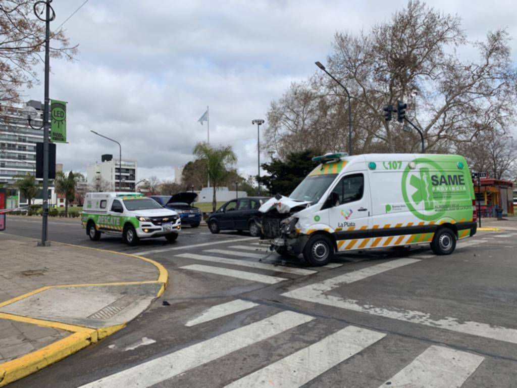 Triple choque en 13 y 39, con una ambulancia involucrada