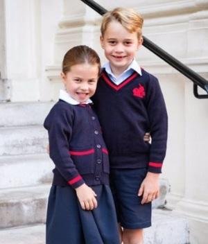 La princesa Charlotte, emocionada y feliz, en su primer día de clases