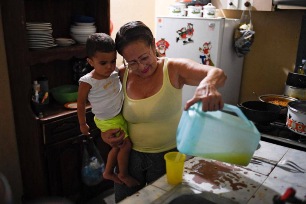 Los “huérfanos” del éxodo venezolano sobreviven como pueden alejados de sus papás
