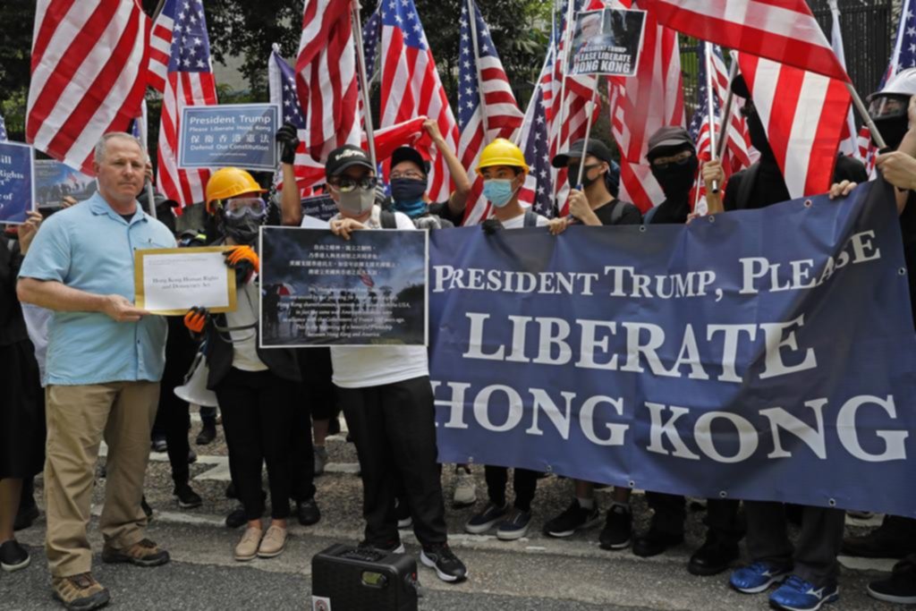 Una masiva marcha insta a Trump a “liberar” Hong Kong