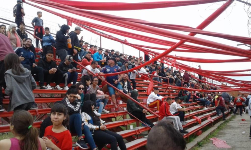 Los hinchas volvieron a la tribuna cabecera, que ahora se llama Lucas Pratto