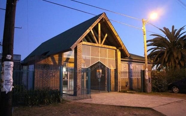 Vándalos entraron en una escuela de Villa Castells y activaron los matafuegos