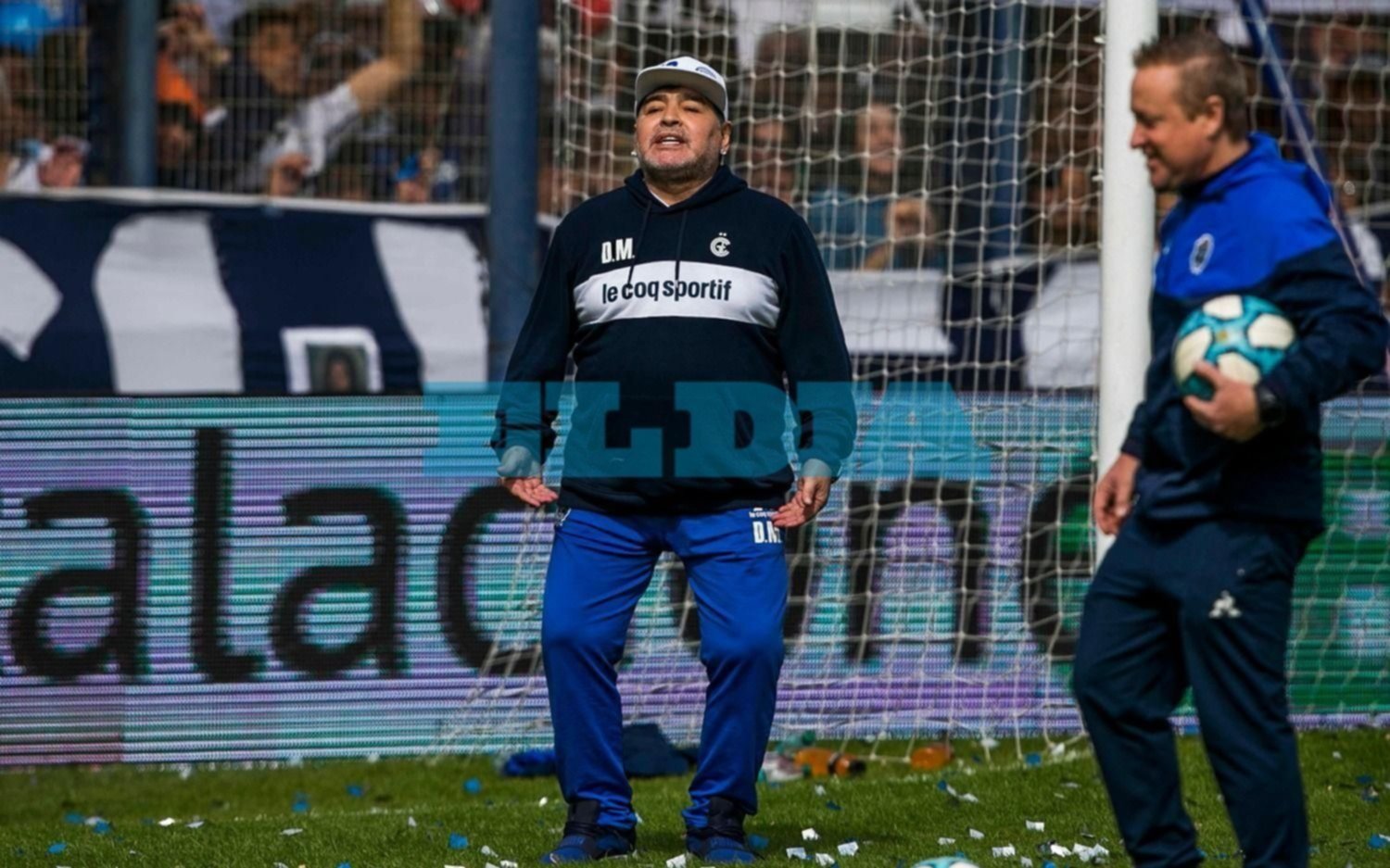 Maradona como un hincha más: "Dale Lo, dale Lo, dale Lobo dale Lo"