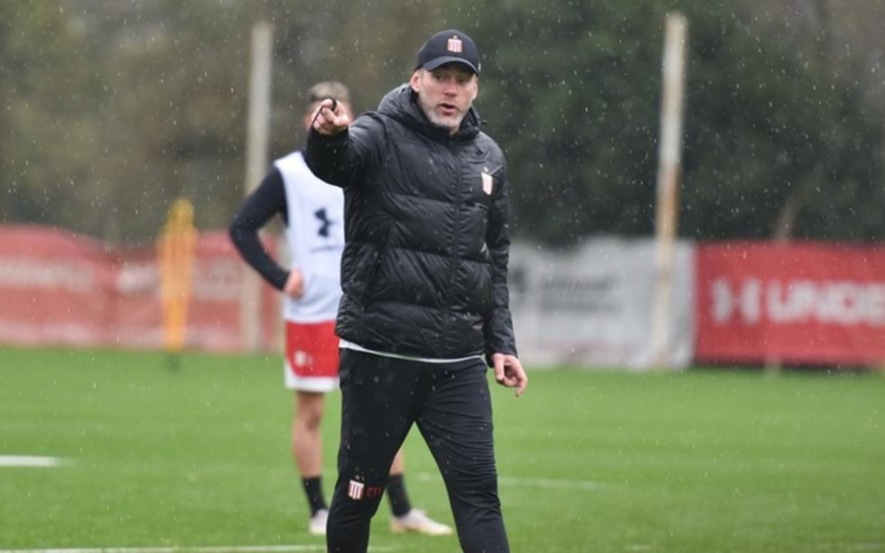 Estudiantes entrenó bajo la lluvia y Milito sigue probando
