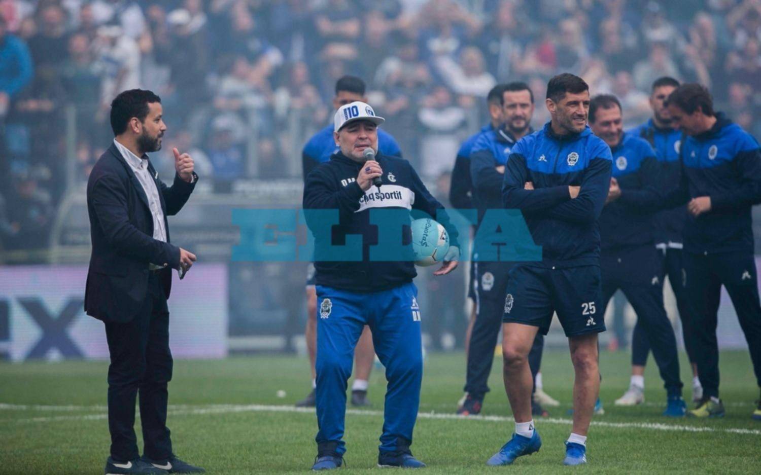 Licht sobre la presentacion de Maradona: "Fue algo inolvidable para nosotros , la gente y la familia"