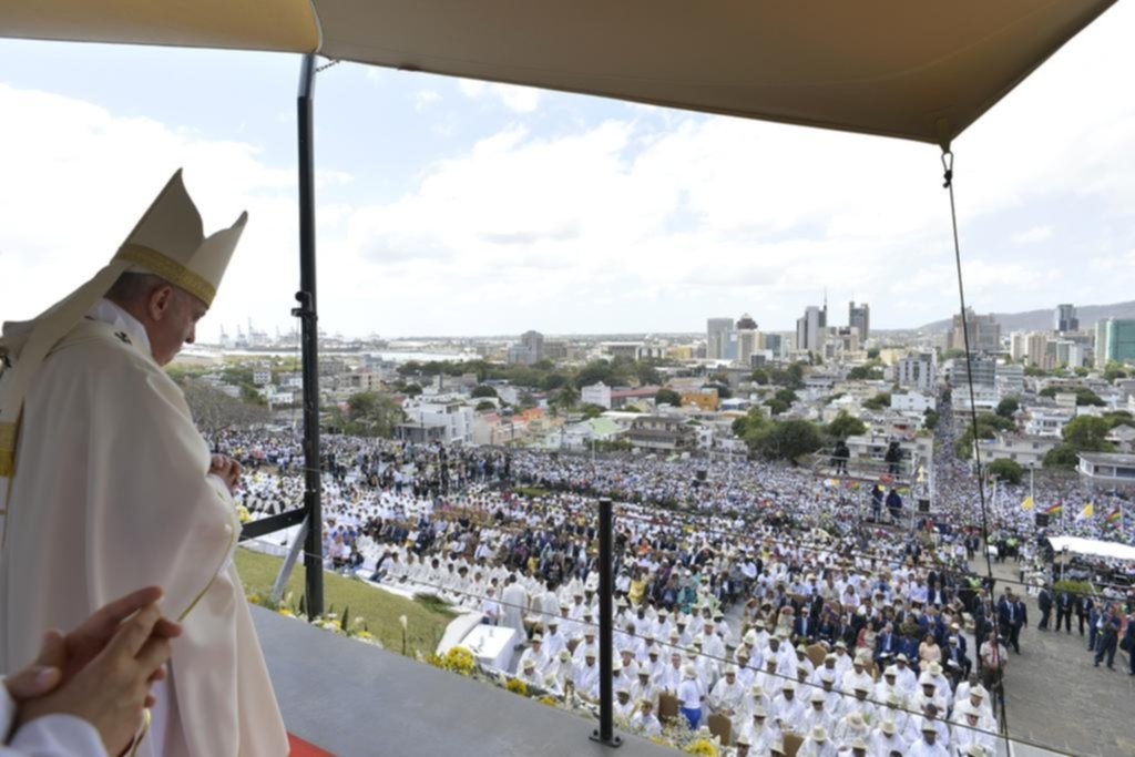Masiva misa del Papa en la isla Mauricio