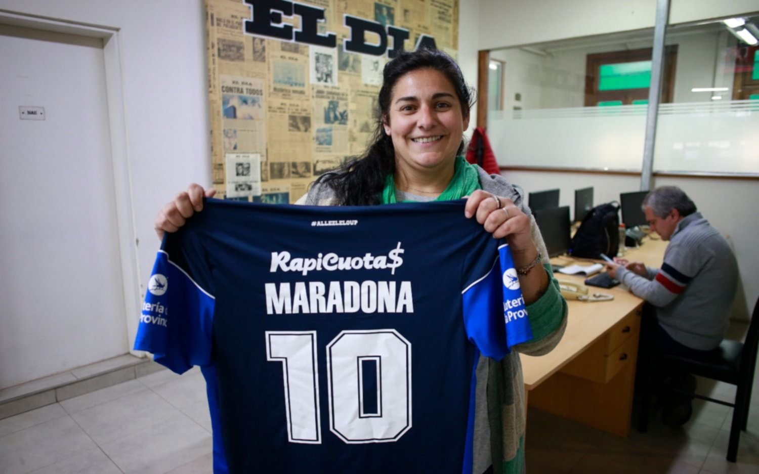 La ganadora de la camiseta de Maradona que sorteó de EL DIA: "Estoy con mucha ilusión"
