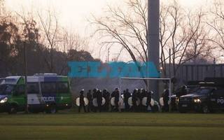 Tensión en Altos de San Lorenzo por las usurpaciones: hubo allanamientos, un detenido y sigue el operativo