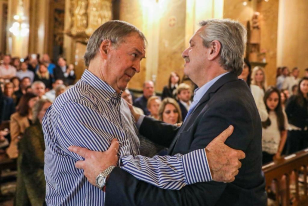 Alberto Fernández con Schiaretti, en una misa en homenaje a De la Sota