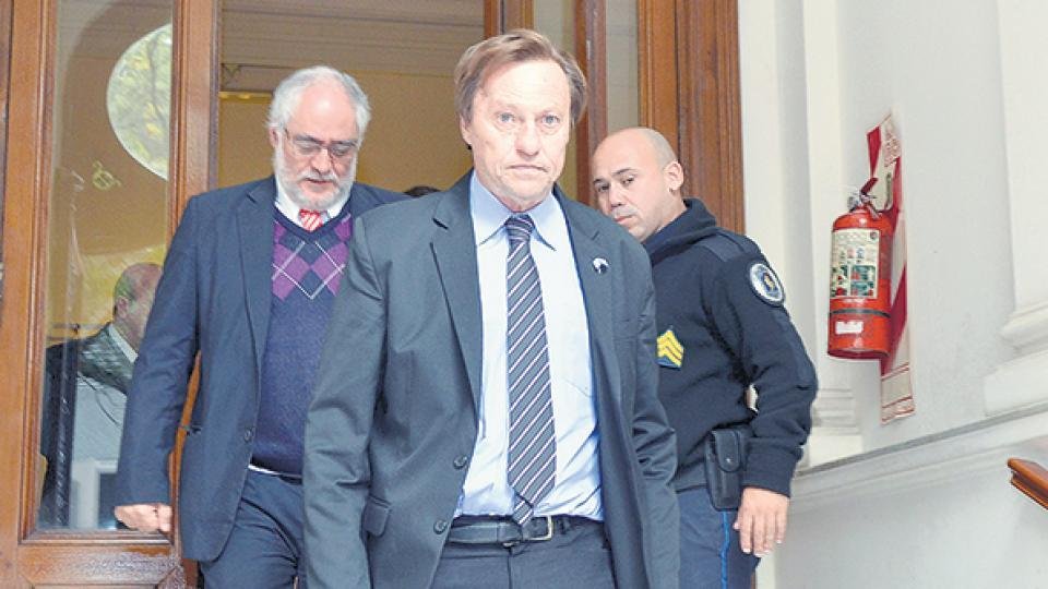 Sientan en el banquillo al intendente de Paraná como presunto financista narco