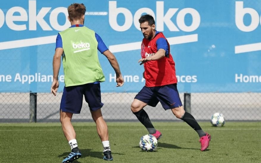 Después de 40 días Messi volvió a las canchas y la rompió en una práctica