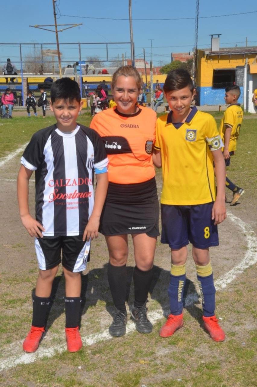 Los capitanes y la jueza, en una foto que quedará en el recuerdo
