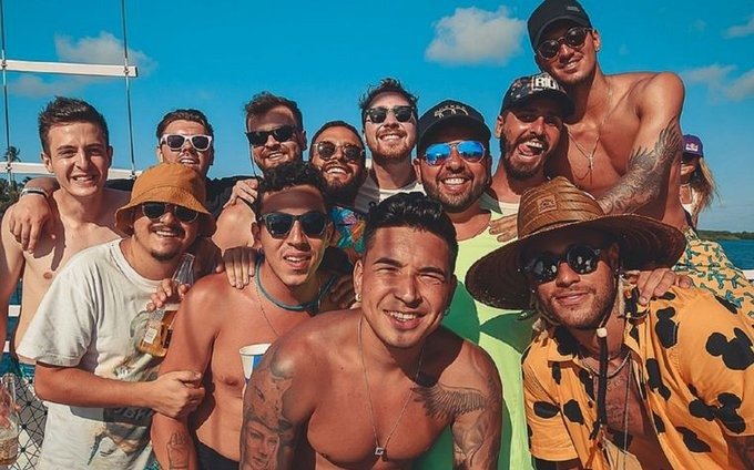 Los amigos del campeón: la suma que Neymar paga a sus amigos para que lo acompañen en Europa
