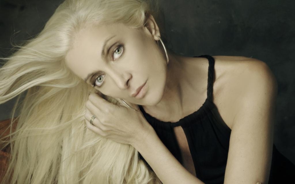 Silvina Garré presenta sus canciones en el Teatro de Cámara de City Bell