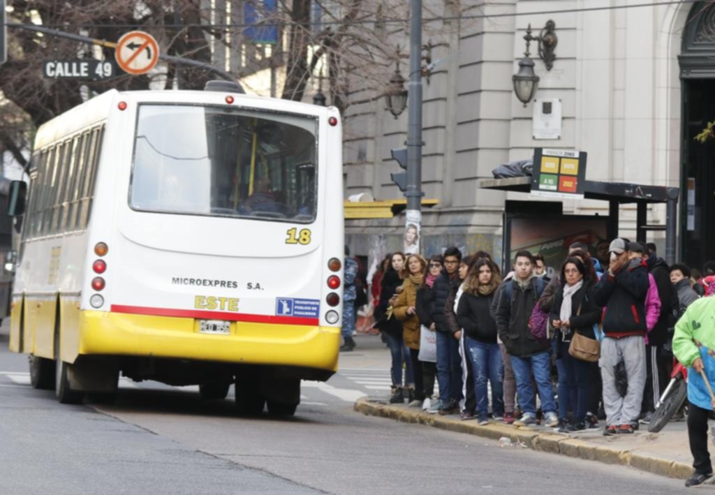 El lunes los micros dejarán de circular en la Región por al menos seis horas