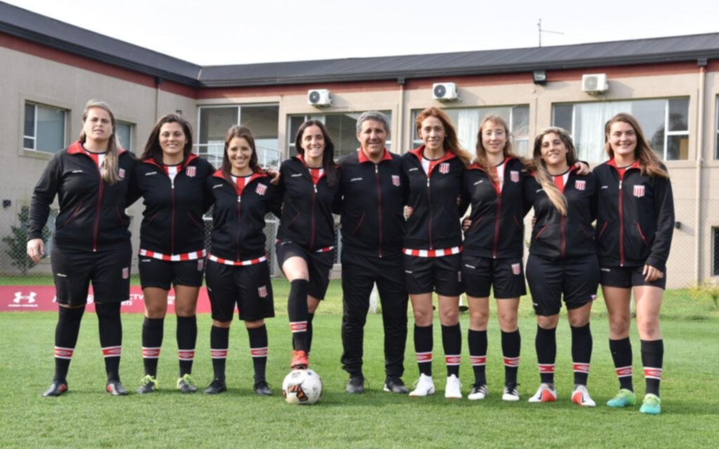 Las Leonas debutan en la primera Liga Profesional de fútbol femenino del país
