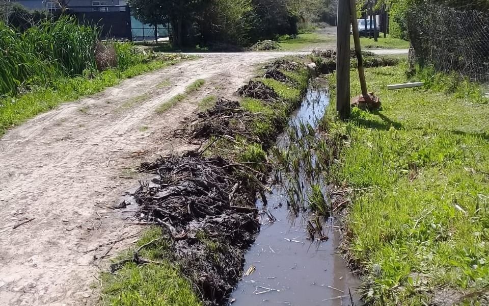 Zanjeo imcompleto en Villa Elisa genera problemas