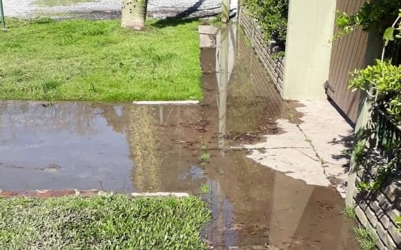 "Lo atamos con alambre": un caño se rompió tres veces en pocos meses