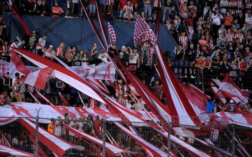La hinchada albirroja podrá presenciar el encuentro frente a Arsenal