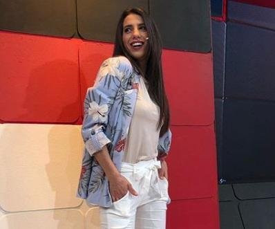 Cinthia, preocupada por su economía pero acompañada por su amor
