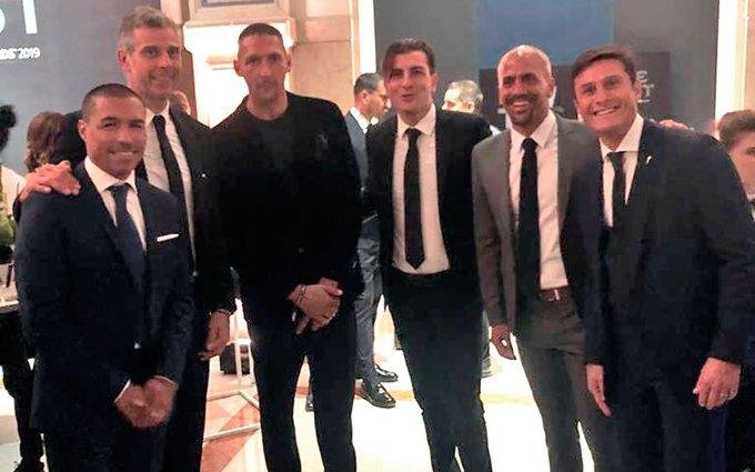 Verón estuvo presente en la entrega del premio The Best