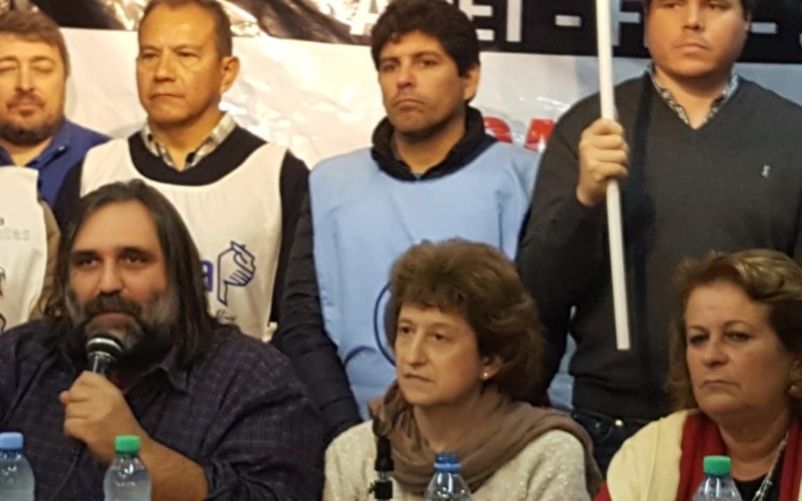 Maestros bonaerenses protestan en reclamo de cláusula gatillo de ajuste salarial
