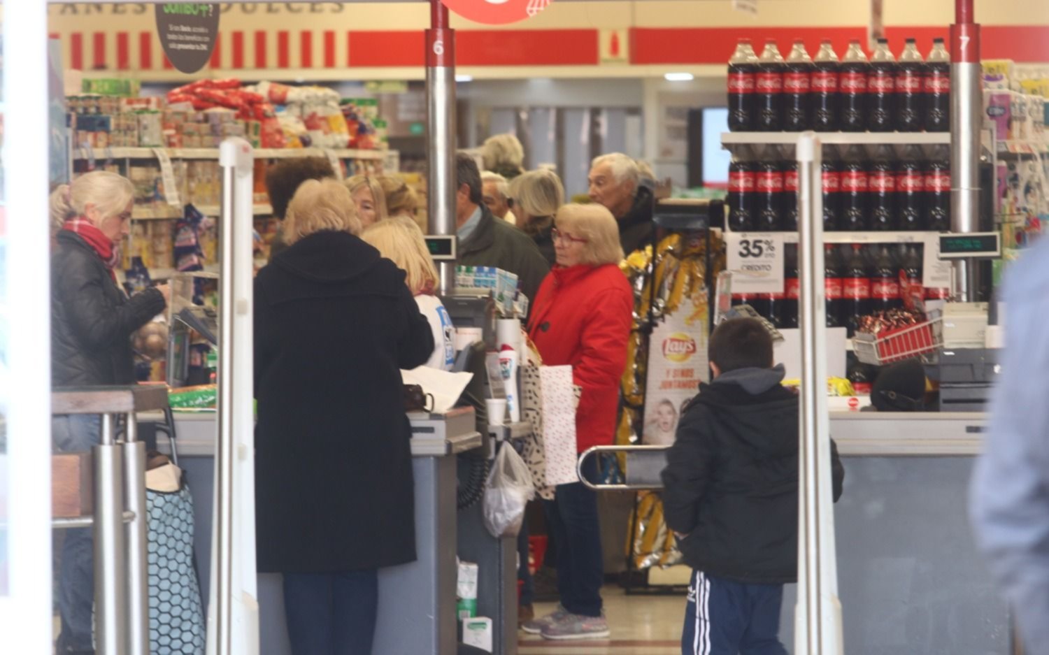 Las ventas en supermercados bajaron 12,7% en julio y sumaron 13 caídas consecutivas
