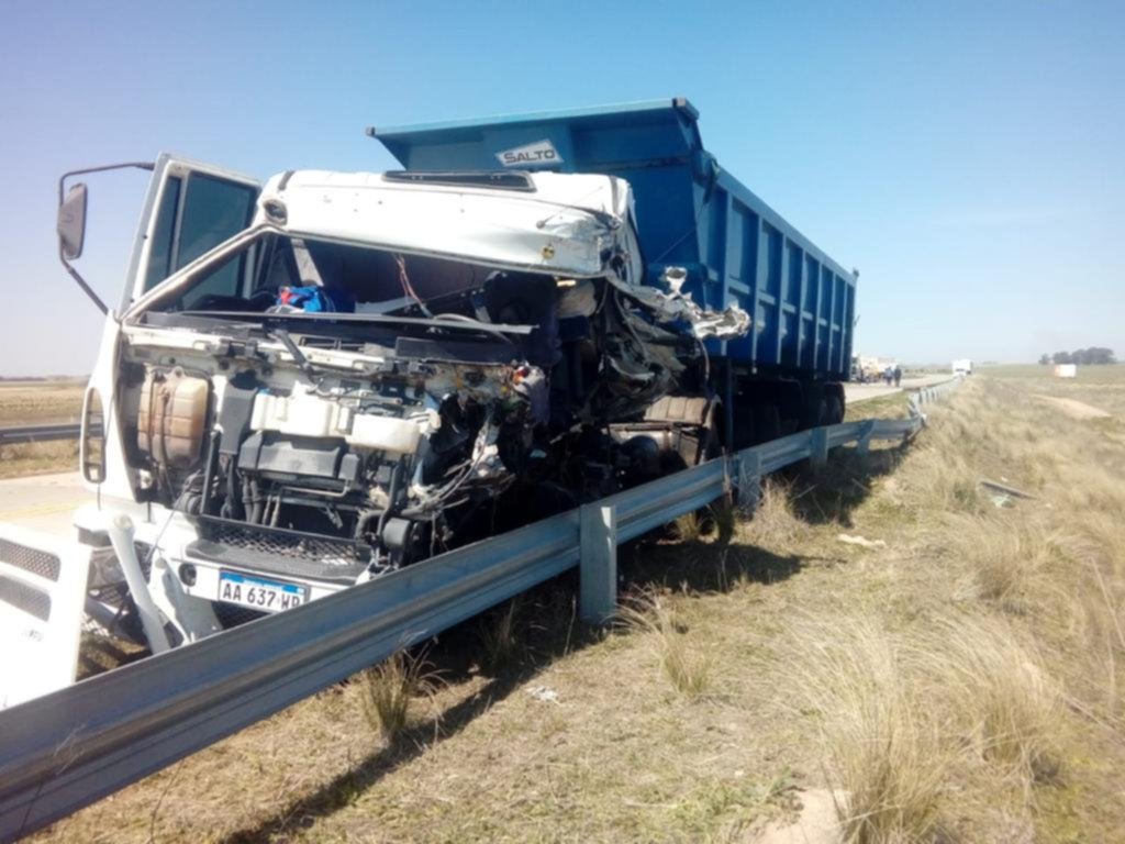 Un comisario y un camionero víctimas en dos accidentes en la ruta