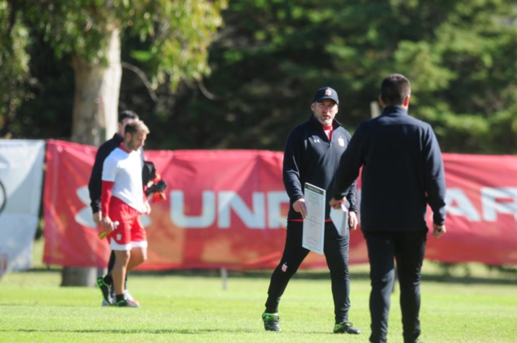 Milito espera por la evolución de García para armar el equipo