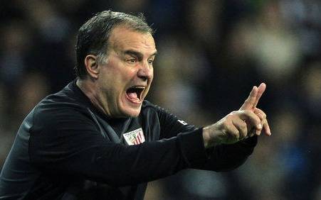 A figura del fútbol inglés no le gustó que FIFA premiara a Bielsa y lo hizo saber