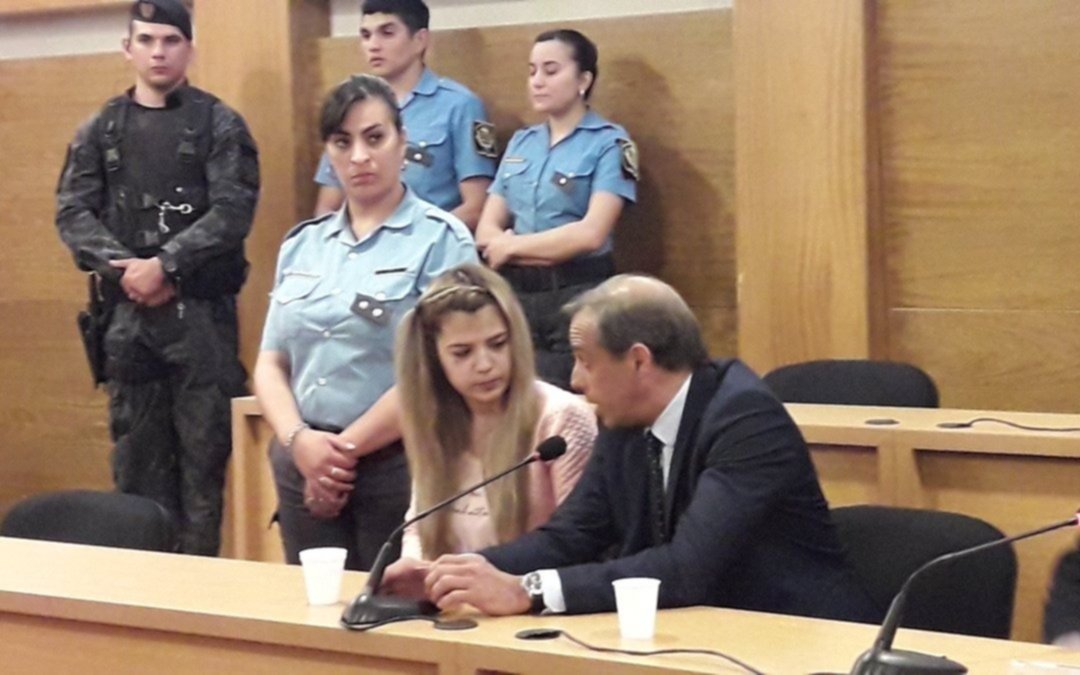 Dictaron la condena a la joven que mutiló los genitales de su amante con una tijera de podar