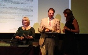 Presentaron en Roma un libro con obras pictóricas de artistas platenses