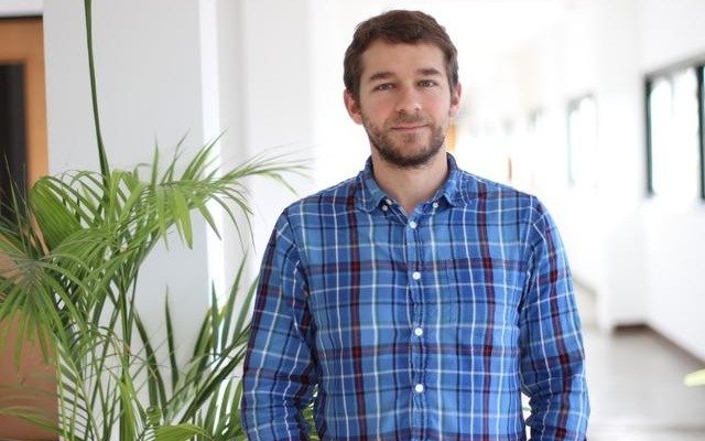 Un joven informático ideó un sistema para resumir automáticamente textos