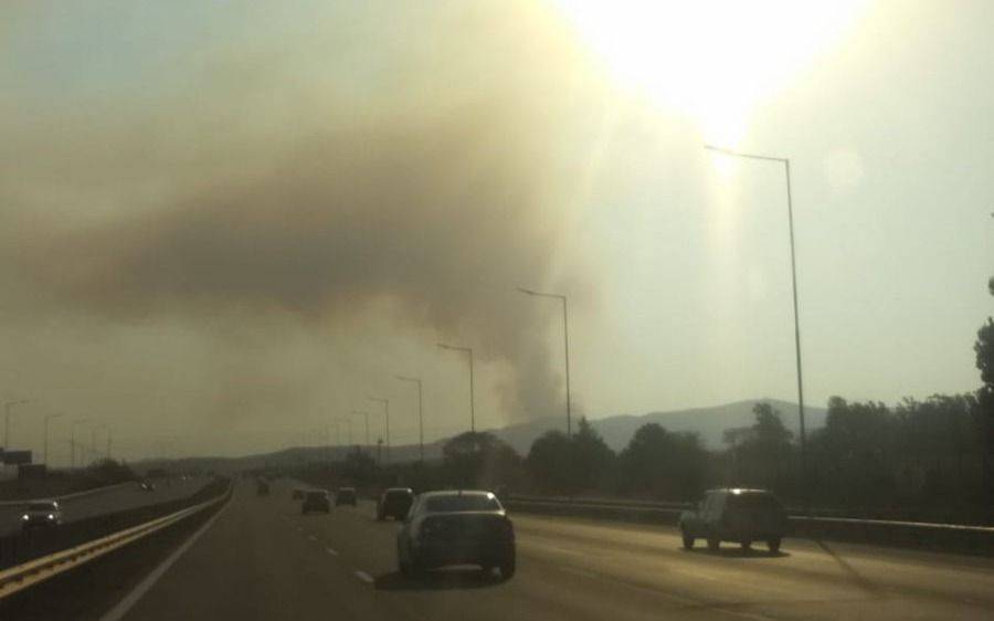Un importante incendio forestal se desató en Villa Carlos Paz, cercano a zonas urbanas