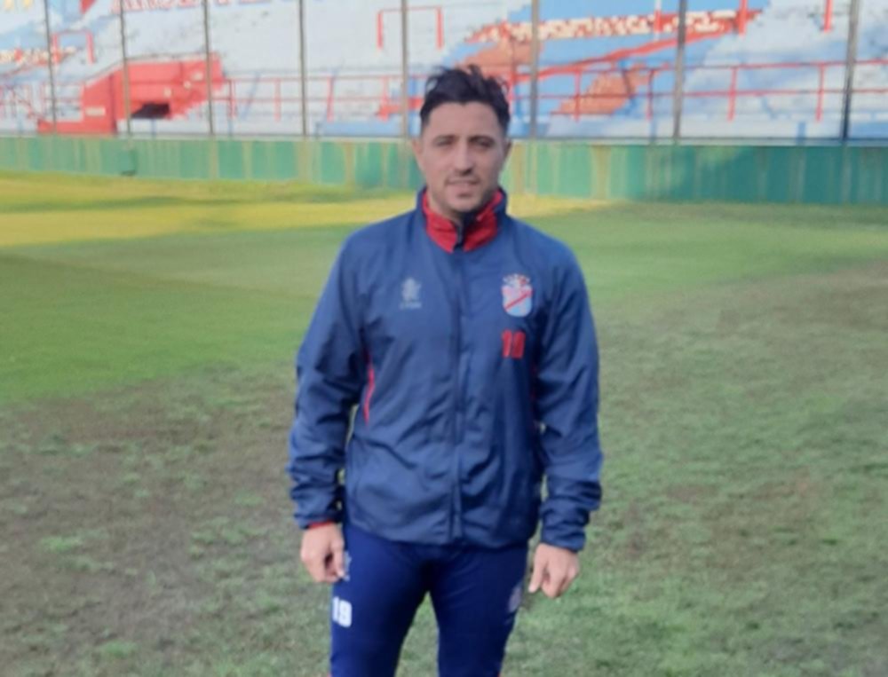 Rondina busca al reemplazante del expulsado Sbuttoni y el ex albirrojo Álvarez tiene chances