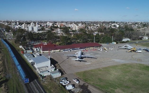 Con la oposición de la ANAC, rige desde las 22 la restricción de vuelos en El Palomar