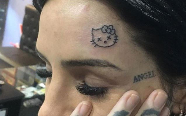 Cande Tinelli sorprendió con un nuevo tatuaje en la frente de un personaje animado