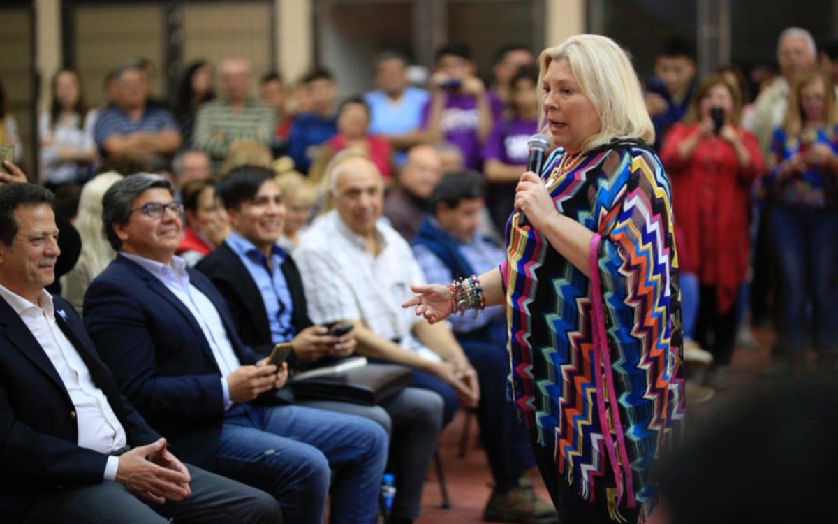 Para Carrió, "una moneda estable es la deuda pendiente que tenemos"