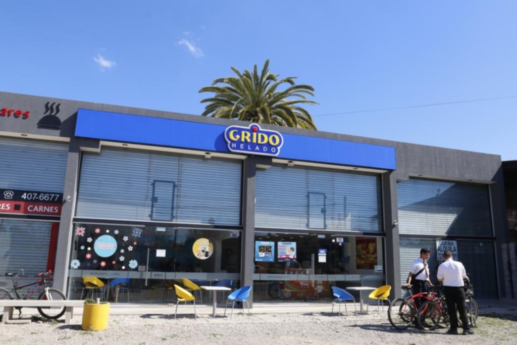 Asaltan una heladería con pistolones y un gas pimienta fallado