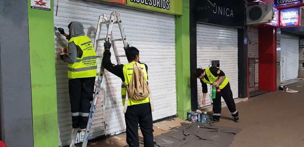 En calle 12, el “antídoto” contra los grafitis no alcanzó ni a plasmarse que lo vandalizaron