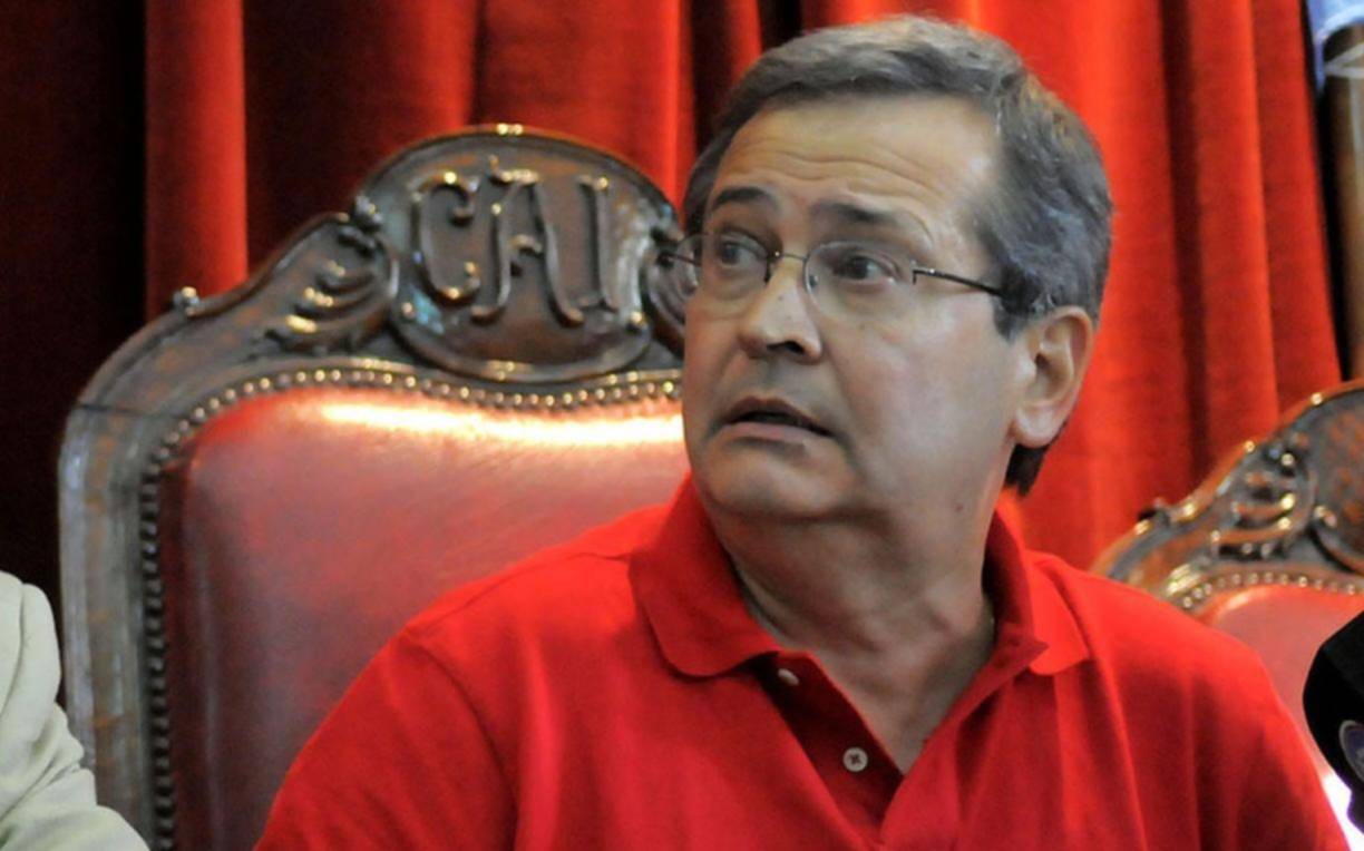 Expulsan como socio a ex presidente de un club de la Superliga